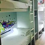 Hostel Golden Tram 242 &