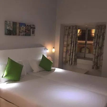 Golden Tram 242 Suites&hostel Hostel *