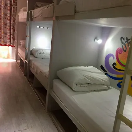 Golden Tram 242 Suites&hostel *