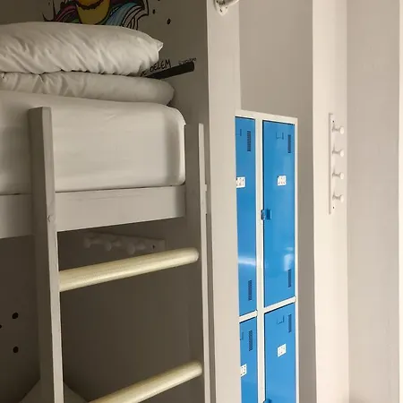 Hostel Golden Tram 242 Suites&hostel