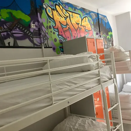 Golden Tram 242 & * Lissabon