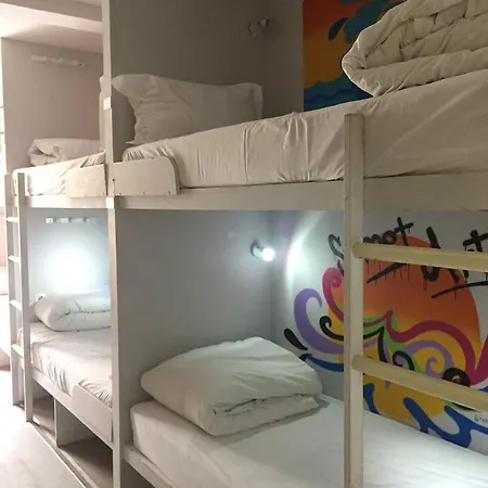 Golden Tram 242 Suites&hostel