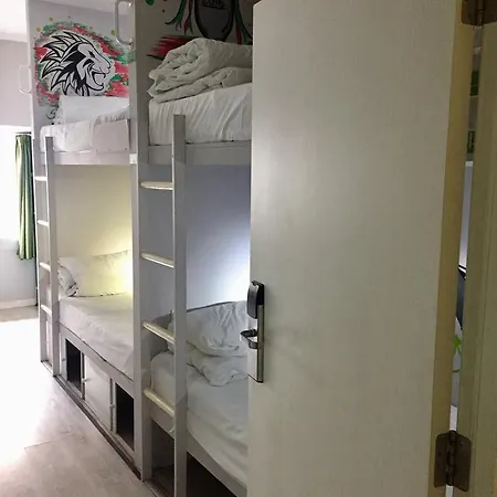 Golden Tram 242 Suites&hostel * Lissabon