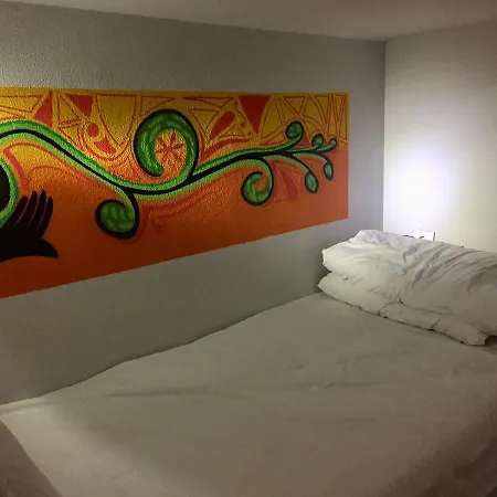 Golden Tram 242 Suites&hostel