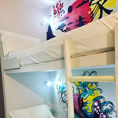 Golden Tram 242 Suites&hostel Hostel