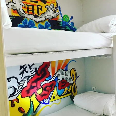 Hostel Golden Tram 242 Suites&hostel *