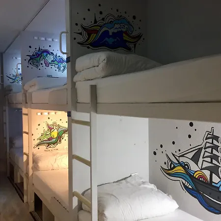 Hostel Golden Tram 242 Suites&hostel *