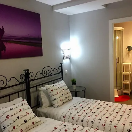 Golden Tram 242 Suites&hostel * Lissabon