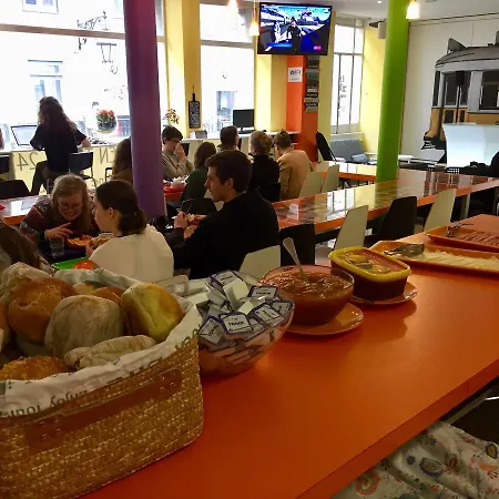 Hostel Golden Tram 242 &