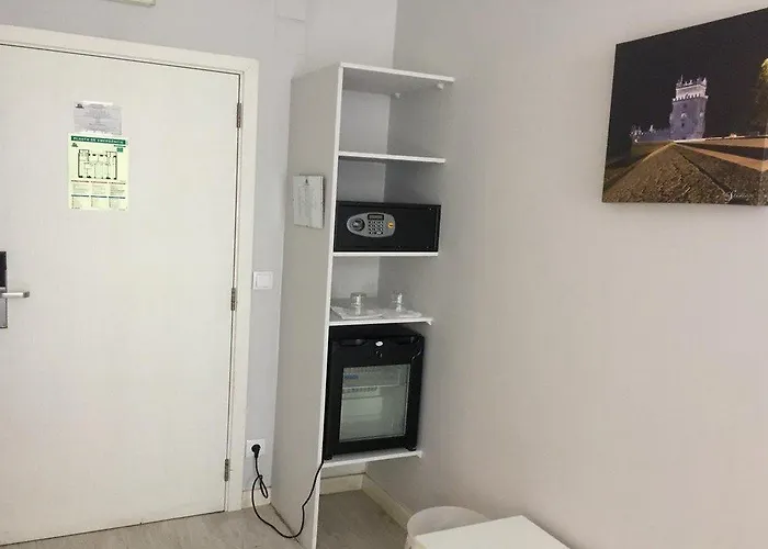 Golden Tram 242 & ホステル *