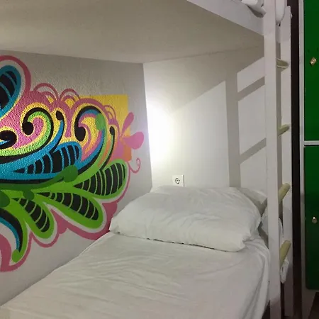 Golden Tram 242 & Хостел *