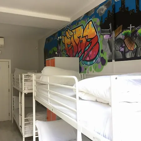 Golden Tram 242 & 호스텔 리스본