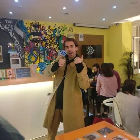 Golden Tram 242 & 호스텔 *