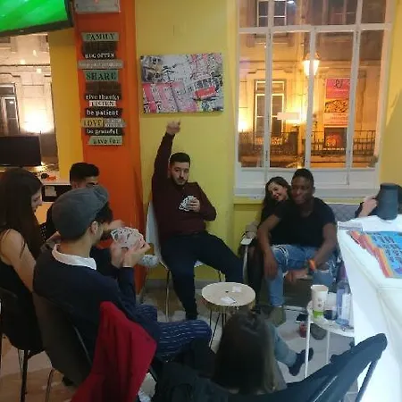 Golden Tram 242 & Хостел *