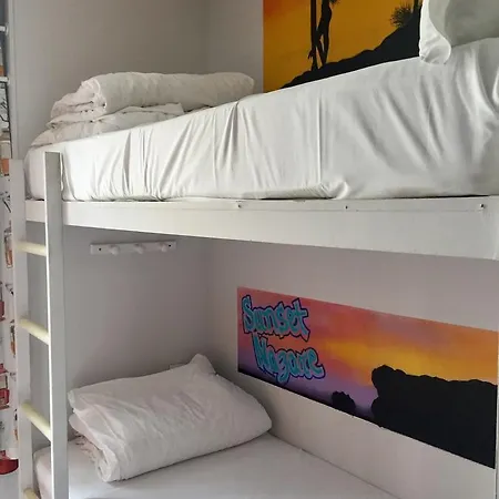 Golden Tram 242 & 호스텔 *