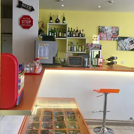 Golden Tram 242 & 호스텔