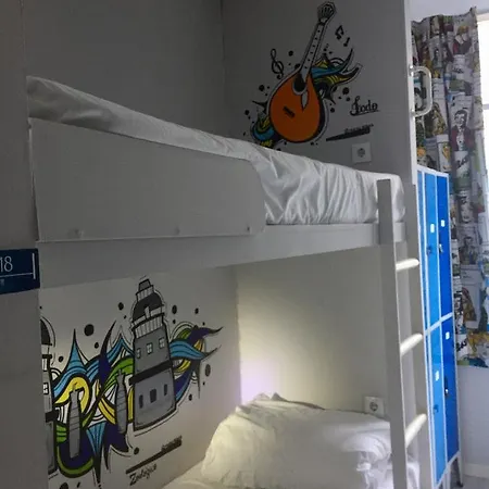 골든 트램 242 호스텔
