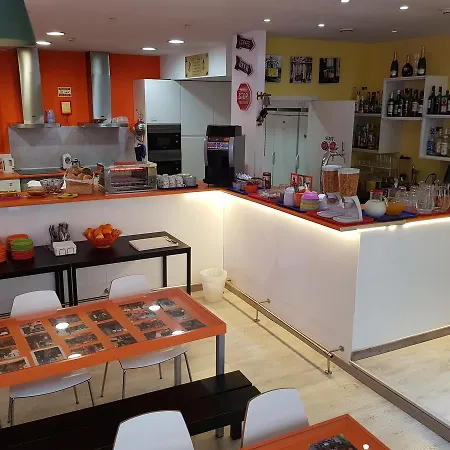 Golden Tram 242 & Хостел