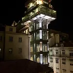 Hostel Golden Tram 242 &