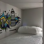 Hostel Golden Tram 242 & *