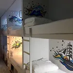 Hostel Golden Tram 242 & *