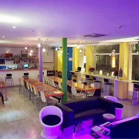 Auberge de jeunesse Golden Tram 242 &