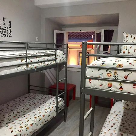 Hostel Golden Tram 242 & *