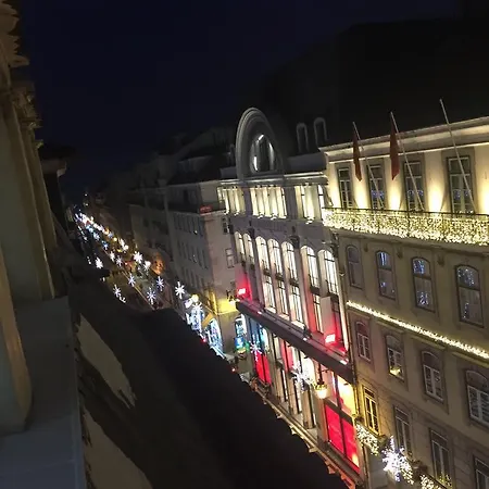 Golden Tram 242 & Auberge de jeunesse *