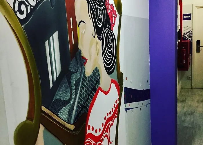 Hostel Golden Tram 242 & Lisbon