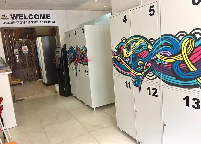 Hostel Golden Tram 242 &