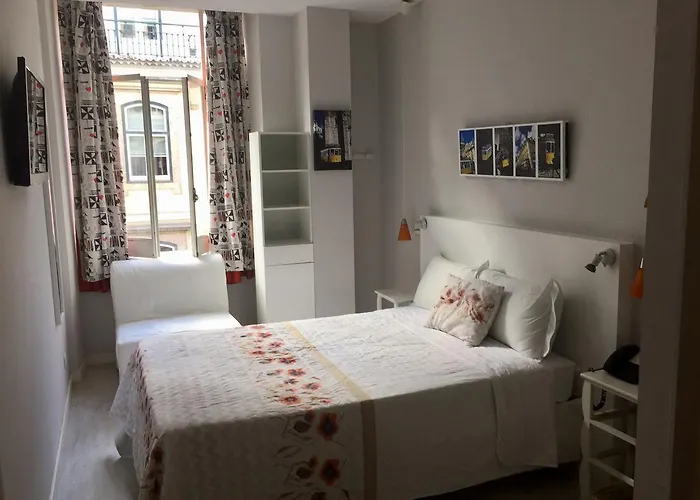 Hostel Golden Tram 242 & Lisbon
