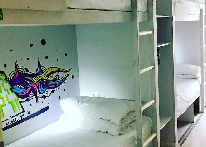 Hostel Golden Tram 242 &