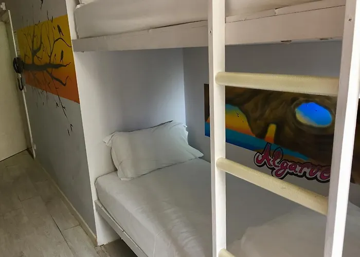 Hostel Golden Tram 242 & Lisbon