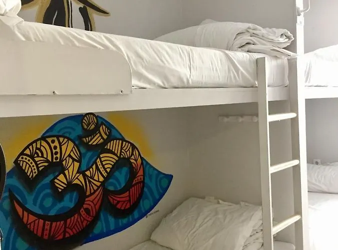 Golden Tram 242 & Hostel Lisbon