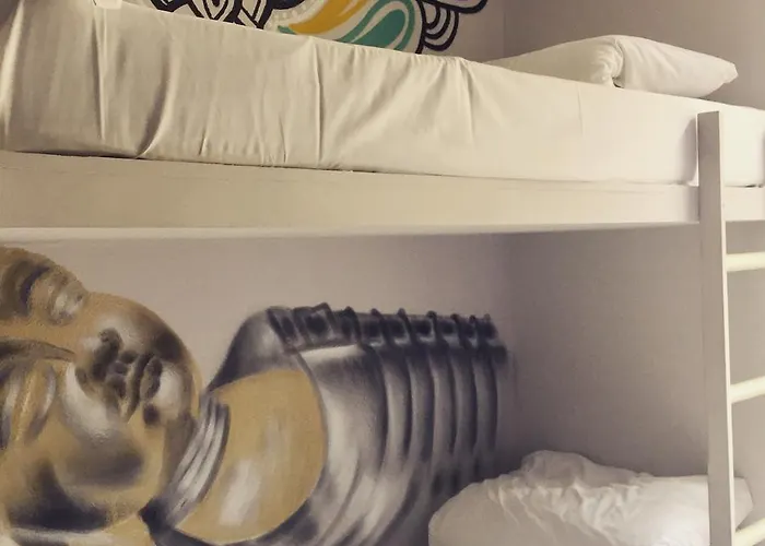 Hostel Golden Tram 242 &