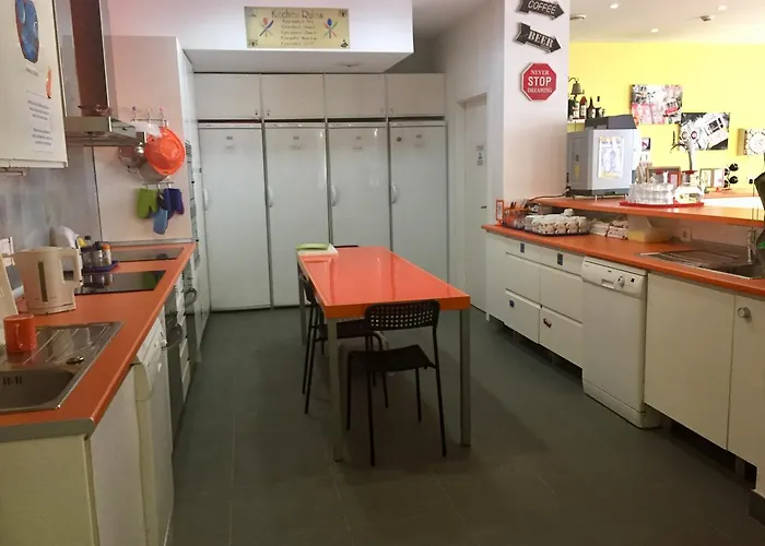 Hostel Golden Tram 242 &