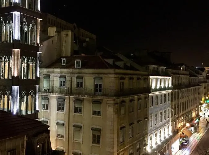 Hostel Golden Tram 242 & Lisbon