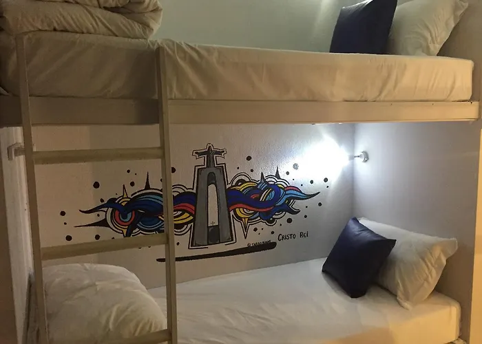 Hostel Golden Tram 242 &