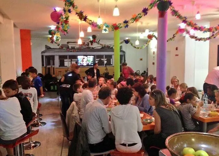 Hostel Golden Tram 242 & Lisbon