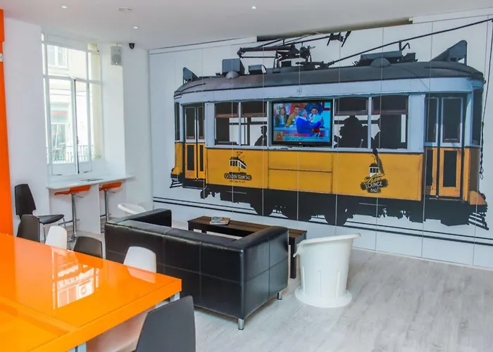 Hostel Golden Tram 242 & Lisbon