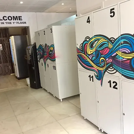 Hostel Golden Tram 242 &