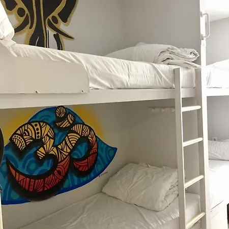 Golden Tram 242 & Hostel Lisboa